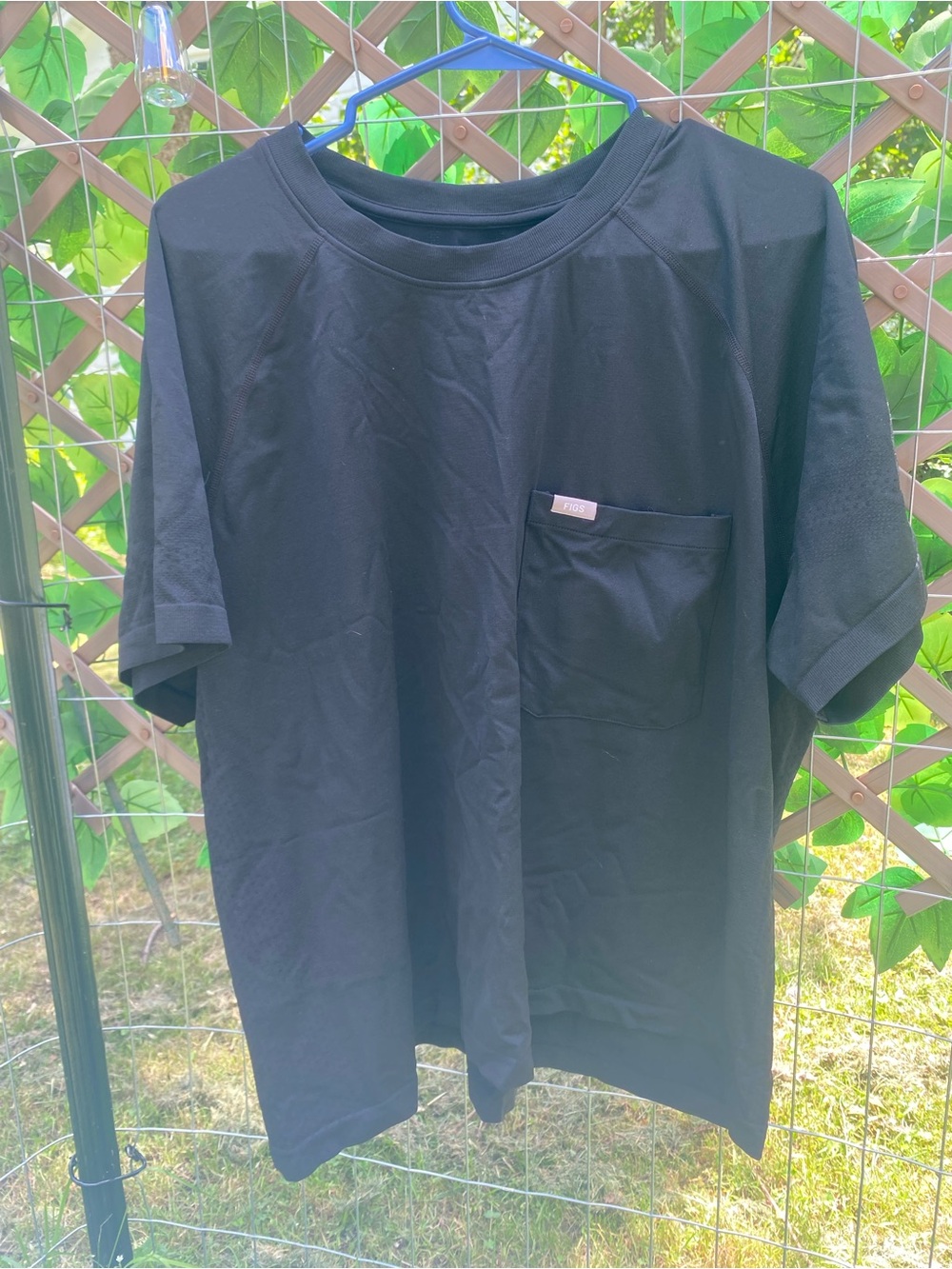 FIGS Mens seamless scub top
